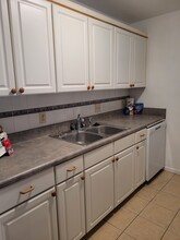 1035 SW 9th St, Unit J3 in Gainesville, FL - Building Photo - Building Photo