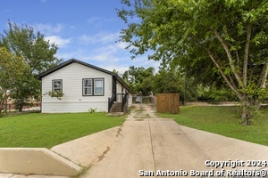 928 Hedges St in San Antonio, TX - Building Photo - Building Photo