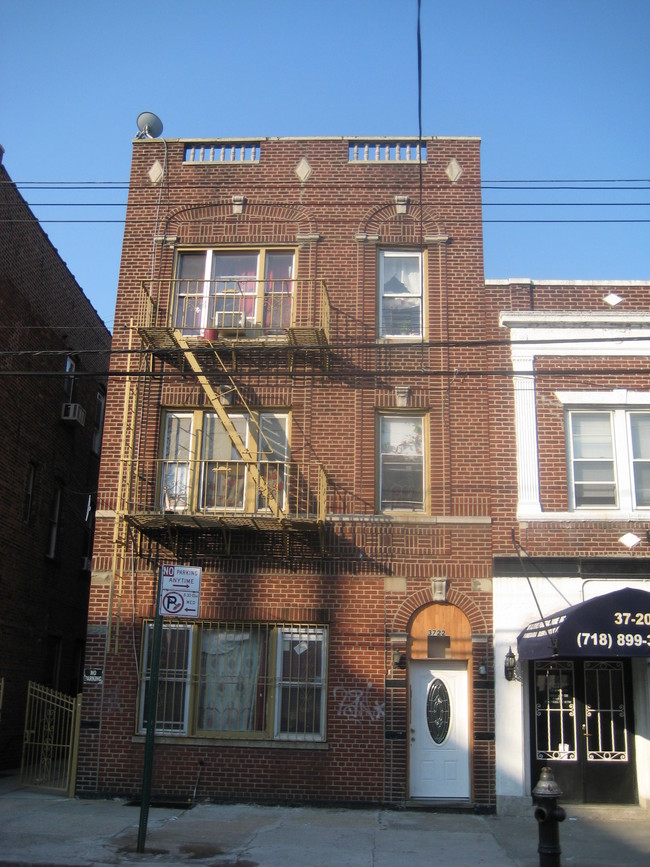 37-22 104th St in Flushing, NY - Building Photo - Building Photo