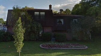 201 W Oak St in Grafton, WI - Building Photo