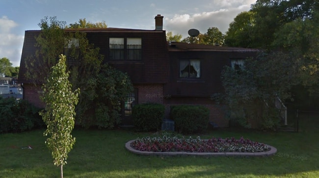 property at 201 W Oak St