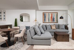 425 Massachusetts Ave in Cambridge, MA - Building Photo