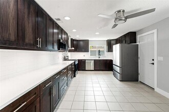 6070 Denver St NE in St. Petersburg, FL - Building Photo - Building Photo