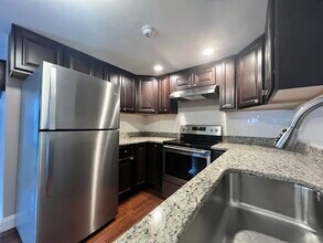 166 Pleasant St in Marblehead, MA - Building Photo - Building Photo