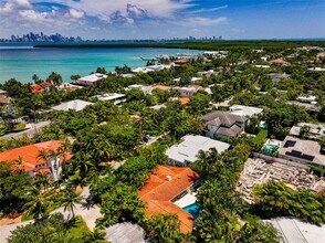 375 Harbor Ct in Key Biscayne, FL - Building Photo - Building Photo