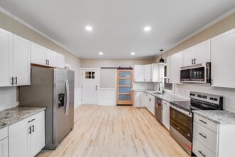 238 Academy Ave NW in Concord, NC - Foto de edificio - Building Photo