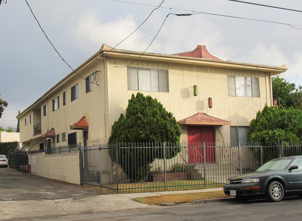 4443 Clayton Ave in Los Angeles, CA - Building Photo