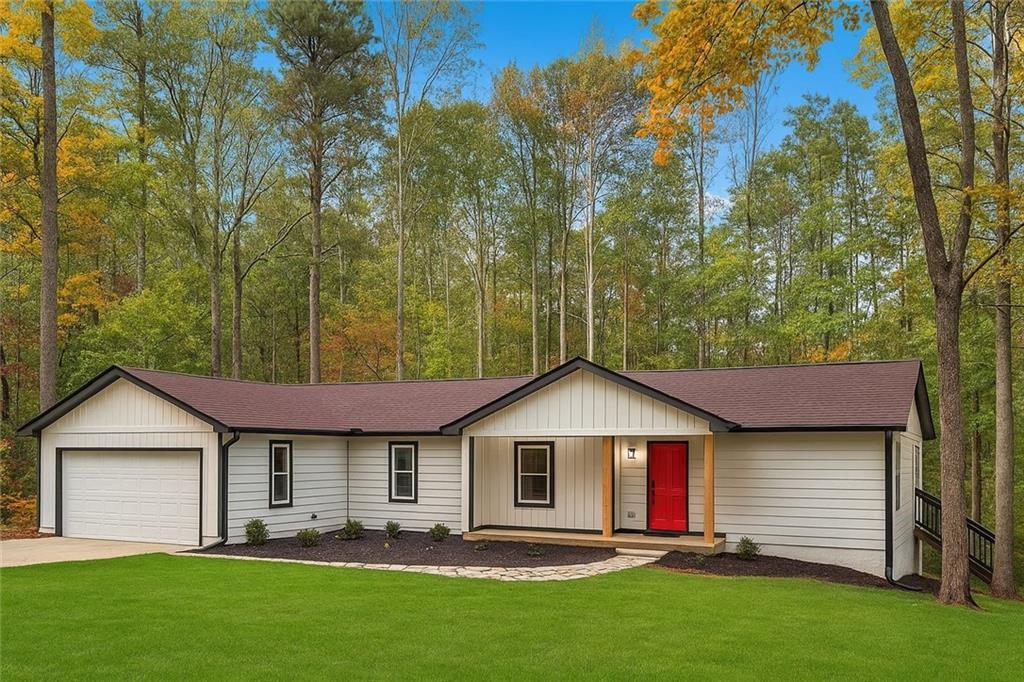 6881 Hickory Hollow Dr in Douglasville, GA - Building Photo