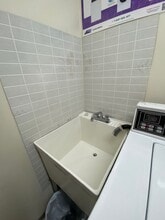 6884 W Touhy Ave, Unit E in Niles, IL - Building Photo - Building Photo