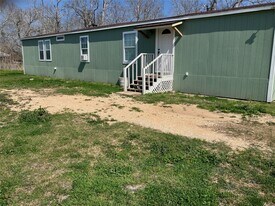 118 Walnut St in Blessing, TX - Building Photo