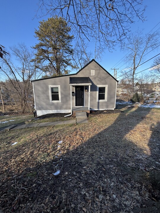 917 Foster Ave in Cambridge, OH - Building Photo