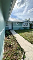 5149 El Claro Cir in West Palm Beach, FL - Building Photo