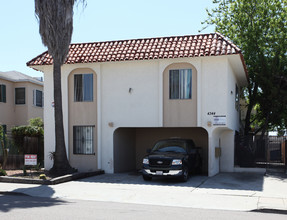 Van Dyke Apartments in San Diego, CA - Building Photo - Building Photo