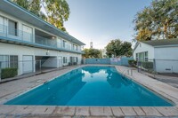 7001 Orange Ave in Long Beach, CA - Building Photo - Interior Photo