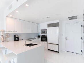6799 Collins Ave, Unit 704 in Miami Beach, FL - Building Photo - Building Photo