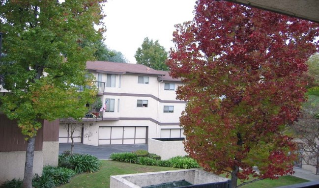 Parkview Terrace Apartments in La Habra, CA - Building Photo - Building Photo