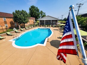 Tanglewood Apartments in Louisville, KY - Building Photo - Building Photo