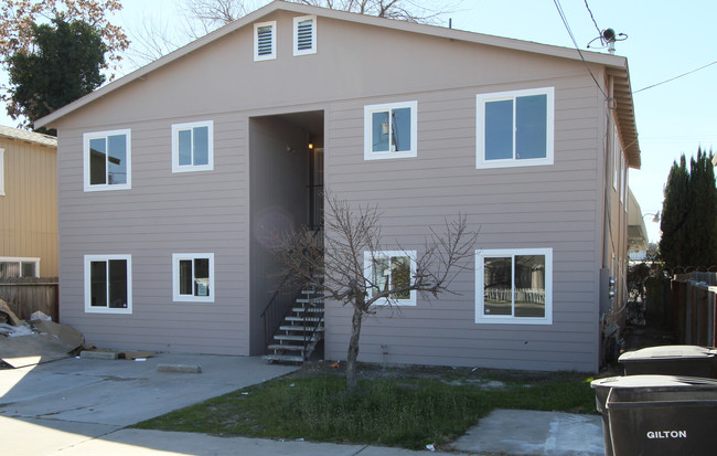 136 S 6th Ave in Oakdale, CA - Building Photo - Building Photo