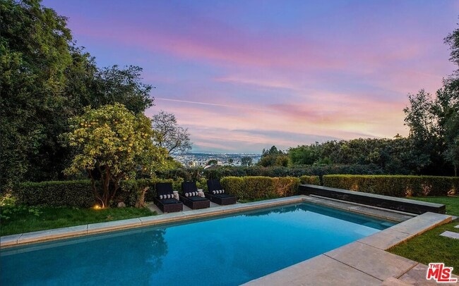 1514 Sunset Plaza Dr in Los Angeles, CA - Foto de edificio - Building Photo