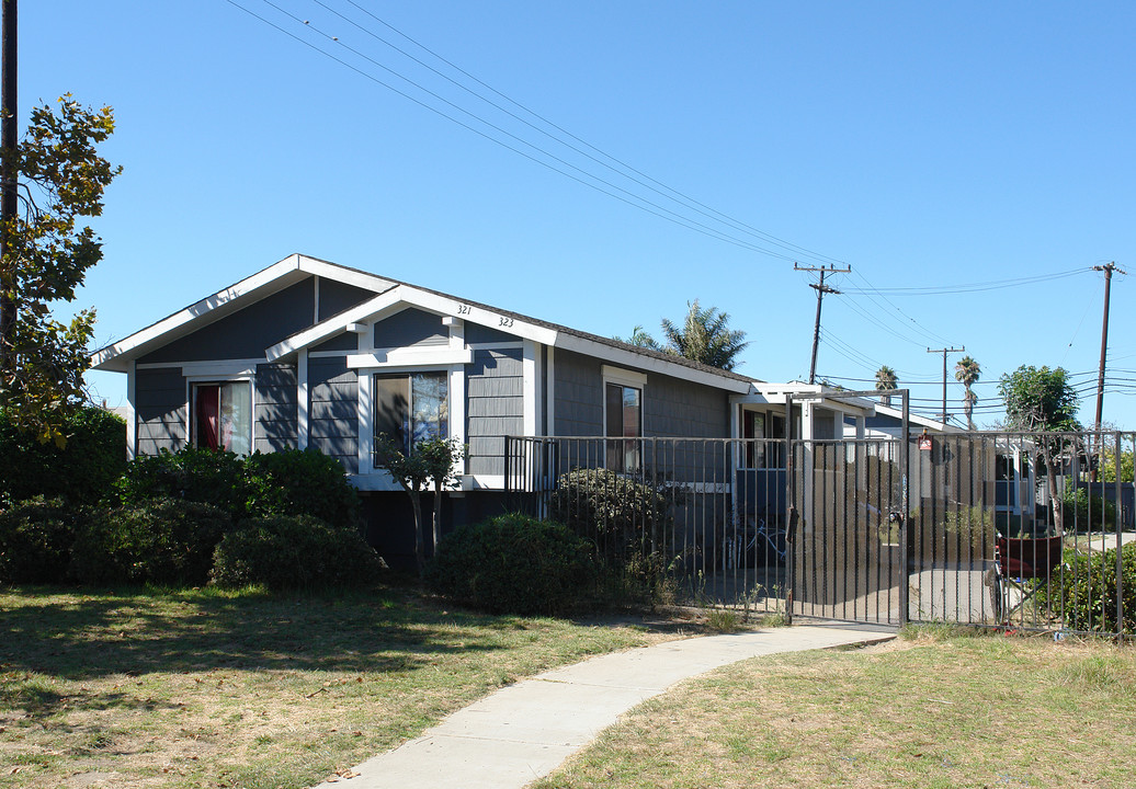 321-323 Pleasant Valley Rd in Oxnard, CA - Foto de edificio