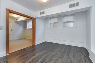 15 The Crescent in Montclair, NJ - Building Photo - Building Photo