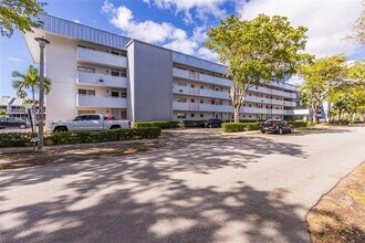 3600 NE 170th St in North Miami Beach, FL - Building Photo - Building Photo