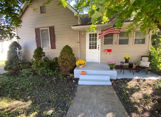 property at 437 N 8th Ave