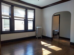 3823 N Drake Ave, Unit 2 in Chicago, IL - Foto de edificio - Building Photo