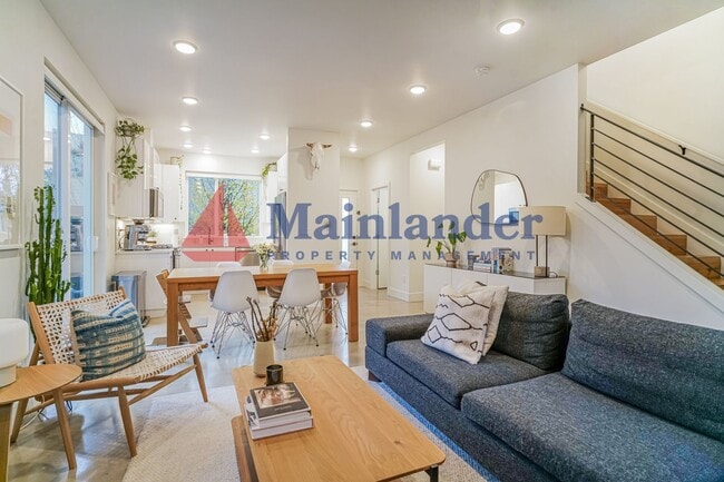 3927 SE Franklin Ct in Portland, OR - Building Photo - Building Photo