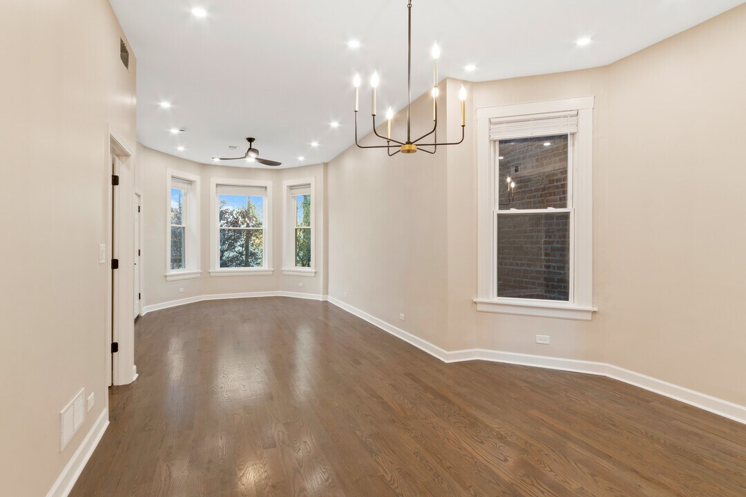 2653 W Hirsch St, Unit 1 in Chicago, IL - Foto de edificio