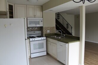 430 W Inverrary Ln in Deerfield, IL - Building Photo - Building Photo