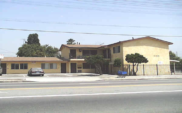 11431 Victory Blvd in North Hollywood, CA - Foto de edificio - Building Photo