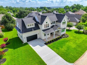 624 Edgewood Dr in Montgomery, TX - Foto de edificio - Building Photo
