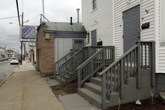 619 Central Ave in Pawtucket, RI - Foto de edificio - Building Photo