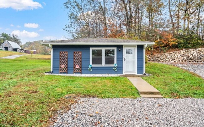 property at 1712 Cunningham Ln