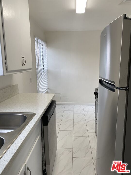 10438 Santa Monica Blvd in Los Angeles, CA - Building Photo - Building Photo