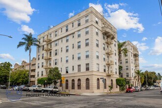 3333 W. 4th St. in Los Angeles, CA - Foto de edificio - Building Photo