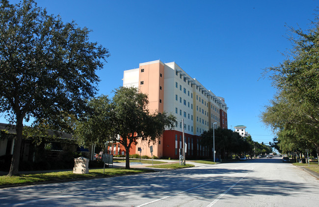 USF Residence Hall in St. Petersburg, FL - Building Photo - Building Photo