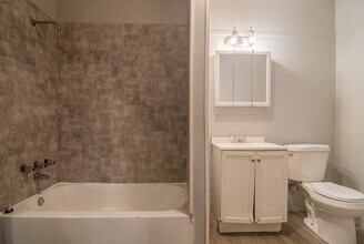 7839 S Kingston Ave in Chicago, IL - Building Photo - Building Photo