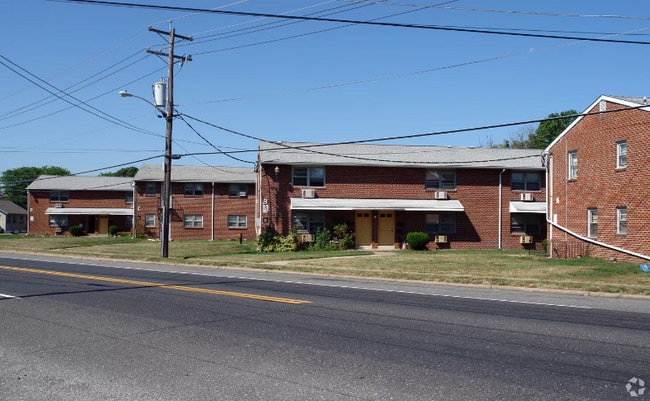 1302 N Black Horse Pike in Gloucester Township, NJ - Building Photo - Building Photo