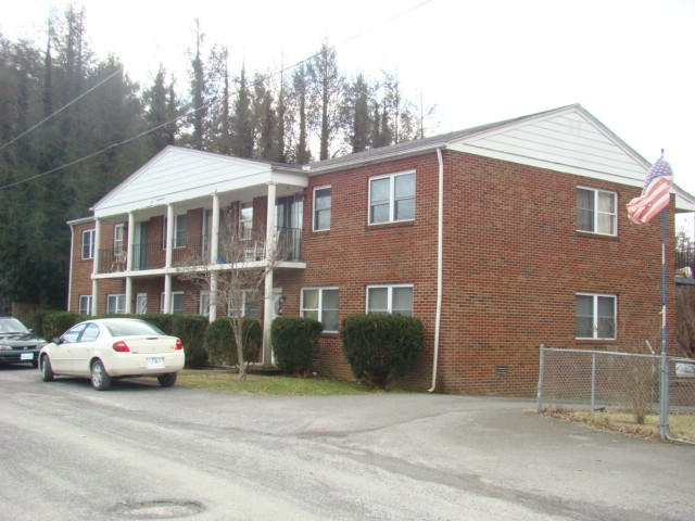 140 River Rd in Cedar Bluff, VA - Building Photo