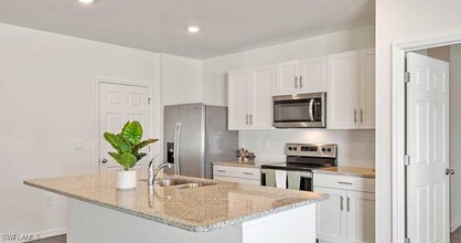 24284 Laurel Brk Ln in Port Charlotte, FL - Foto de edificio - Building Photo