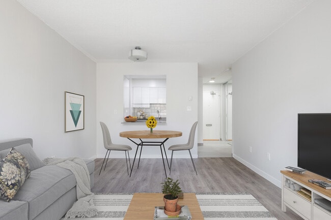 1434 Burnaby St in Vancouver, BC - Building Photo - Building Photo