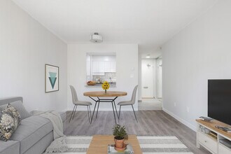 1434 Burnaby St in Vancouver, BC - Building Photo - Building Photo