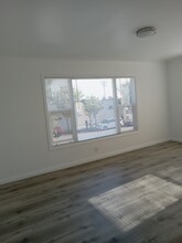 233 E Spruce Ave, Unit C in Inglewood, CA - Foto de edificio - Building Photo