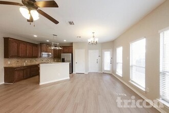 4245 Indian Run Dr in Carrollton, TX - Building Photo - Building Photo