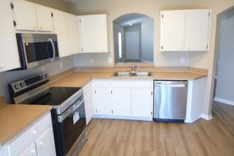 413 Pine Pointe Ct in Seffner, FL - Building Photo - Building Photo