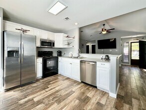 1003 Markham Ln in Austin, TX - Building Photo - Building Photo