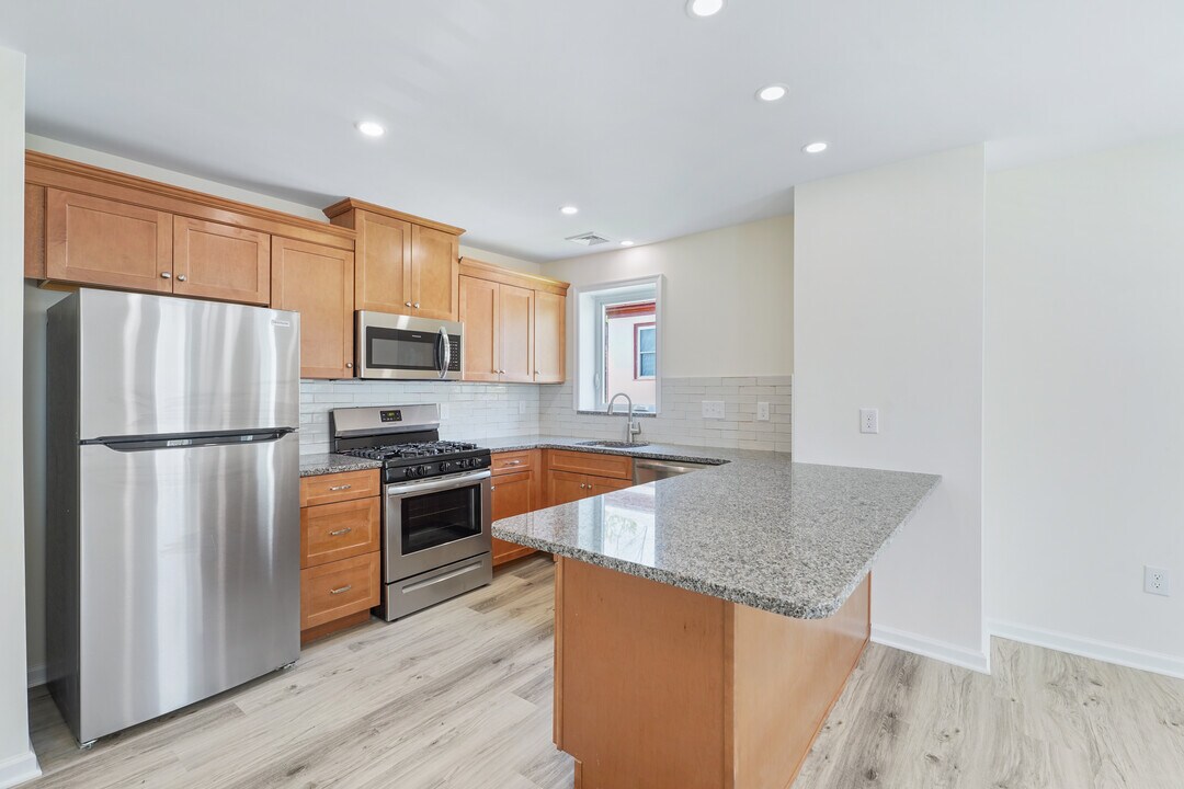 412 S Walnut St in Kennett Square, PA - Building Photo