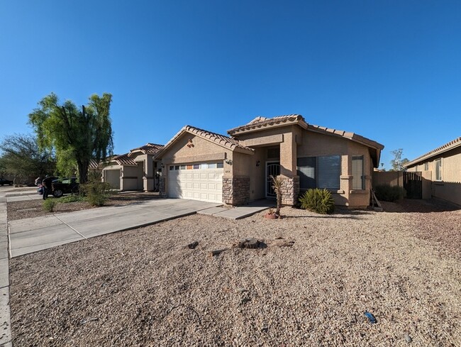 6814 W Northview Ave in Glendale, AZ - Foto de edificio - Building Photo